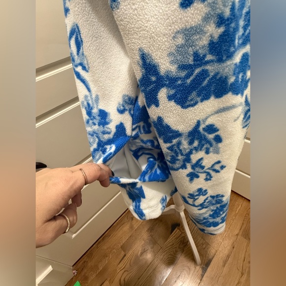 Dudley Stephens x Mestiza. Sheffield Island Pullover. Blue & White Floral. Med. - Picture 8 of 11